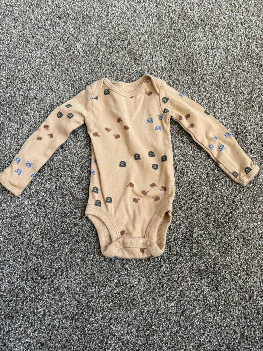 Baby boy clothes lot (size newborn) - Picture 3 of 13